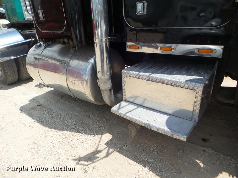 image for item F1426 1981 Peterbilt 359K semi truck