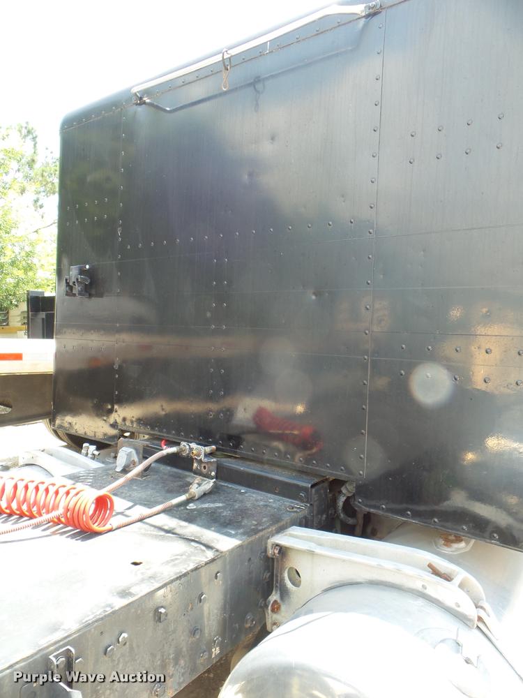 image for item F1426 1981 Peterbilt 359K semi truck