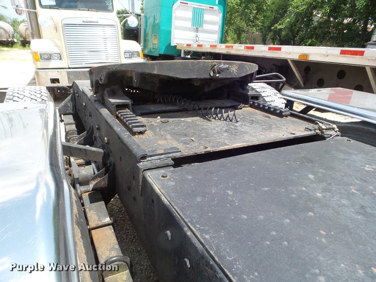 image for item F1426 1981 Peterbilt 359K semi truck