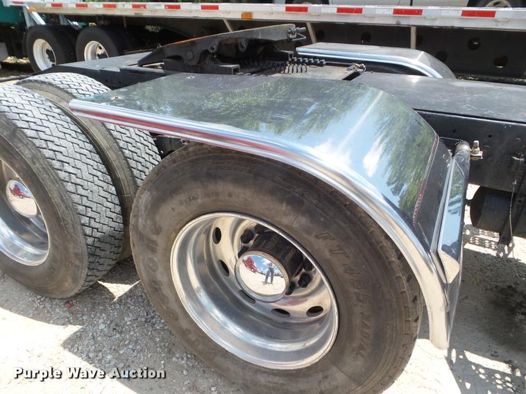 image for item F1426 1981 Peterbilt 359K semi truck