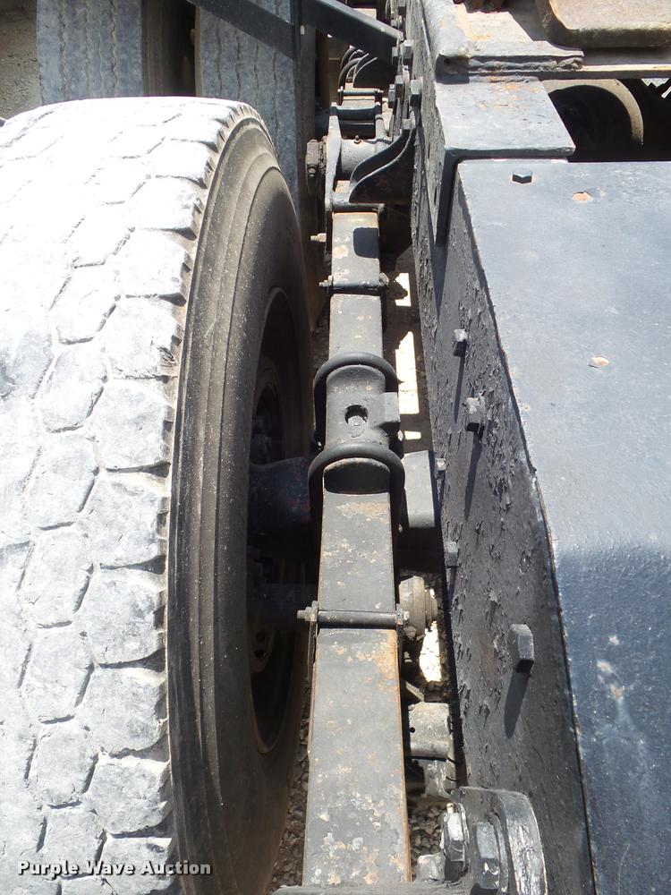 image for item F1426 1981 Peterbilt 359K semi truck