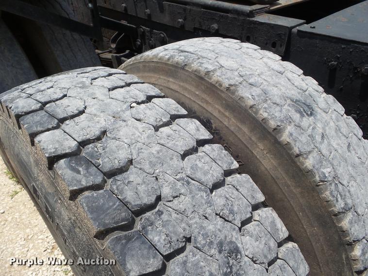 image for item F1426 1981 Peterbilt 359K semi truck