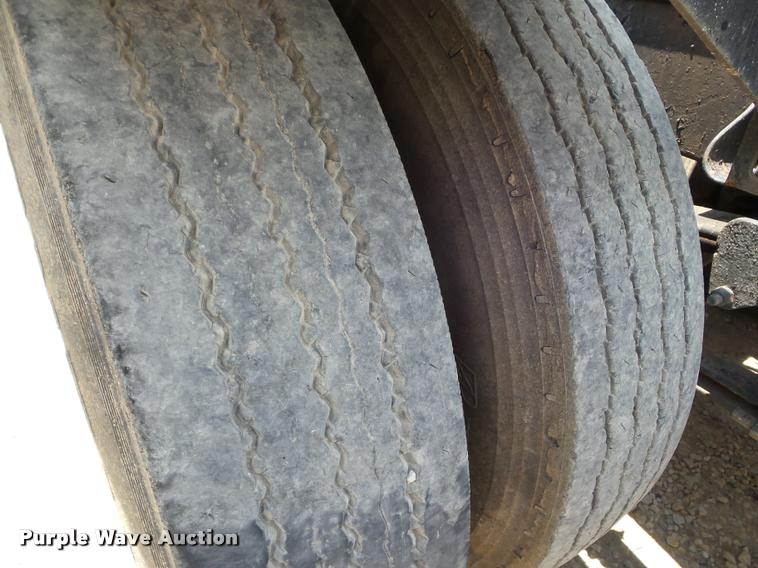 image for item F1426 1981 Peterbilt 359K semi truck