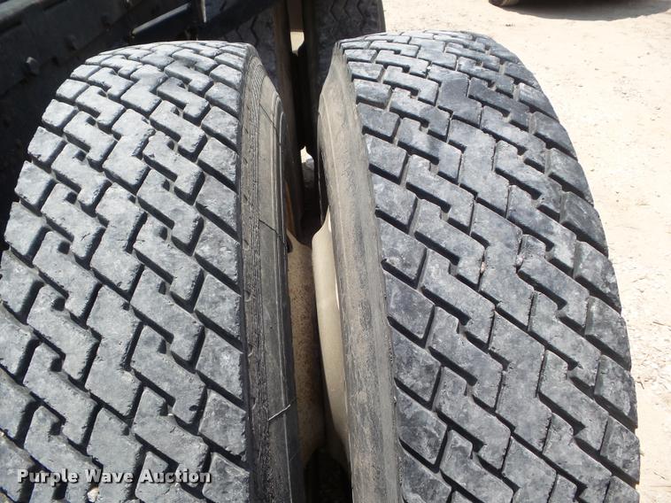 image for item F1426 1981 Peterbilt 359K semi truck