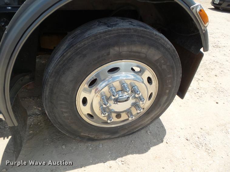 image for item F1426 1981 Peterbilt 359K semi truck