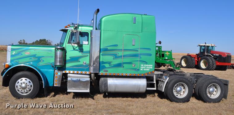 image for item G7499 1999 Peterbilt 379 semi truck