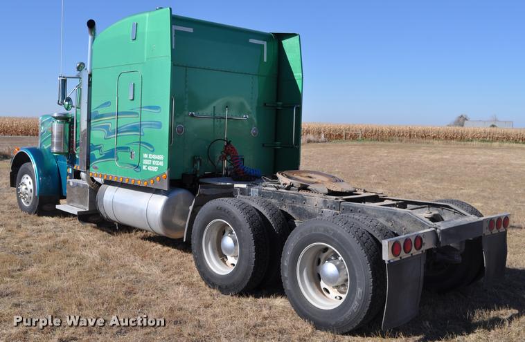 image for item G7499 1999 Peterbilt 379 semi truck