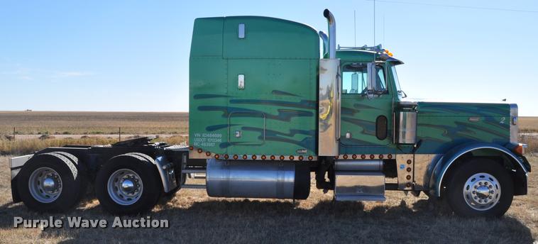 image for item G7499 1999 Peterbilt 379 semi truck