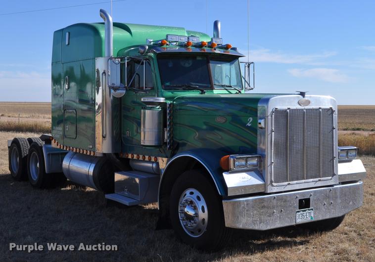 image for item G7499 1999 Peterbilt 379 semi truck