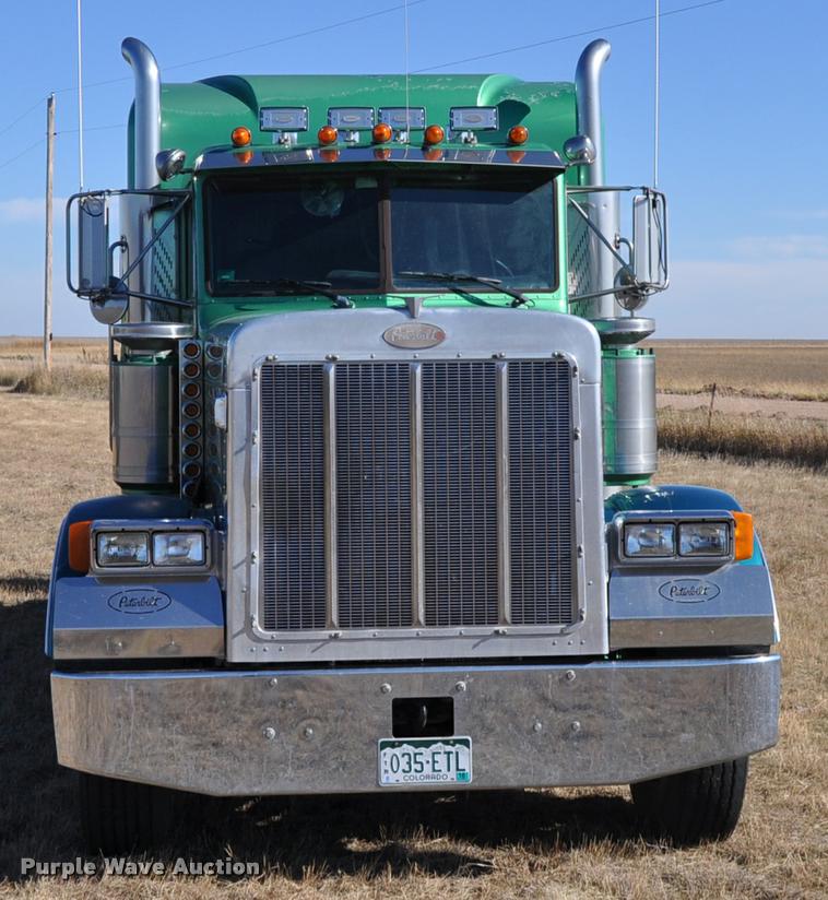 image for item G7499 1999 Peterbilt 379 semi truck