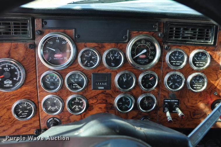 image for item G7499 1999 Peterbilt 379 semi truck