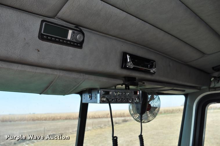 image for item G7499 1999 Peterbilt 379 semi truck