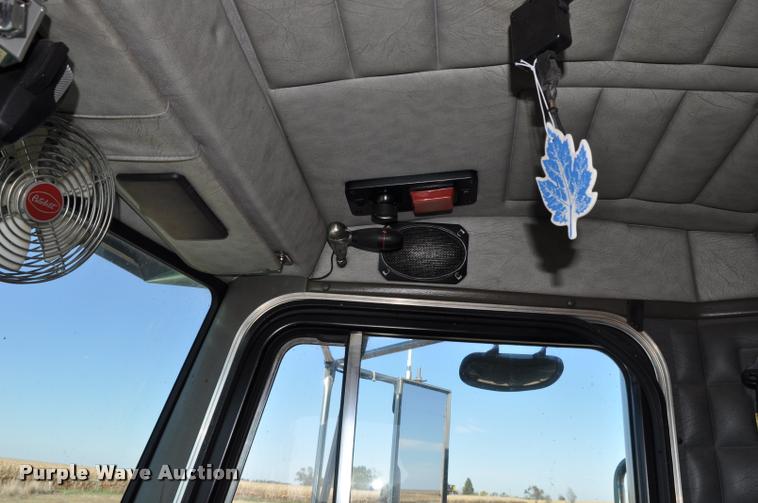 image for item G7499 1999 Peterbilt 379 semi truck