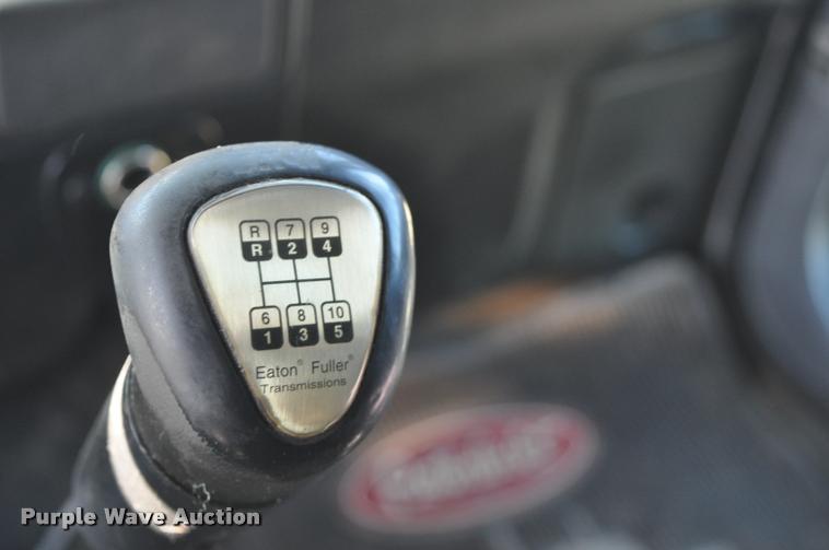 image for item G7499 1999 Peterbilt 379 semi truck