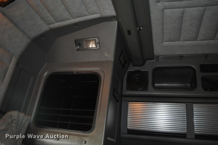 image for item G7499 1999 Peterbilt 379 semi truck