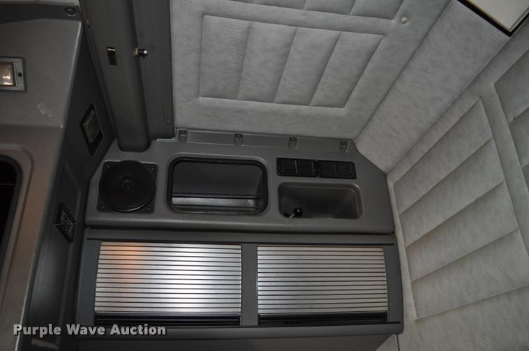 image for item G7499 1999 Peterbilt 379 semi truck