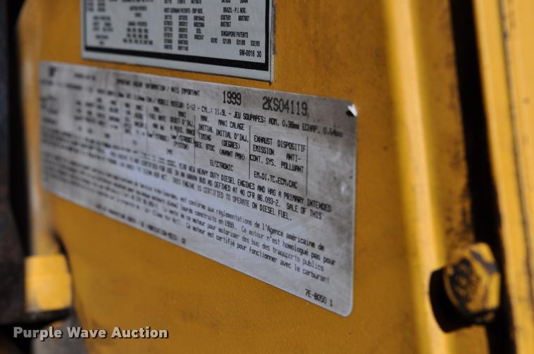 image for item G7499 1999 Peterbilt 379 semi truck