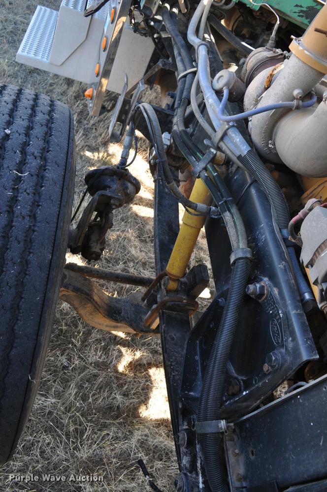 image for item G7499 1999 Peterbilt 379 semi truck