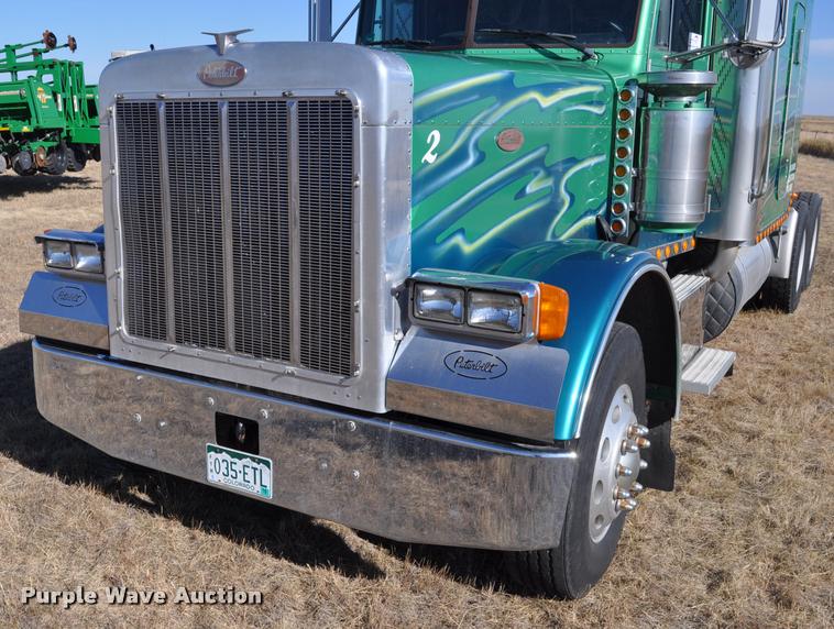 image for item G7499 1999 Peterbilt 379 semi truck
