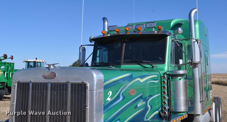 image for item G7499 1999 Peterbilt 379 semi truck