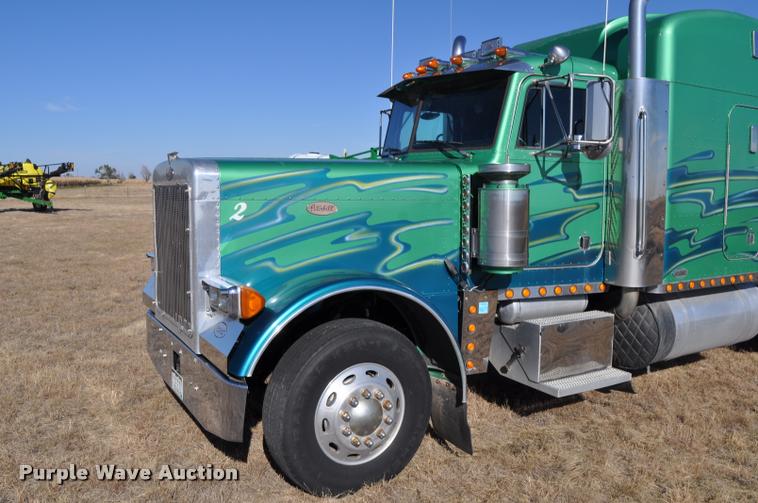 image for item G7499 1999 Peterbilt 379 semi truck