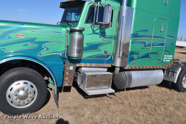 image for item G7499 1999 Peterbilt 379 semi truck