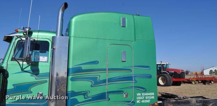 image for item G7499 1999 Peterbilt 379 semi truck