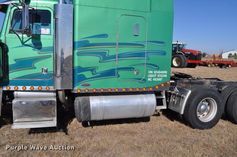 image for item G7499 1999 Peterbilt 379 semi truck