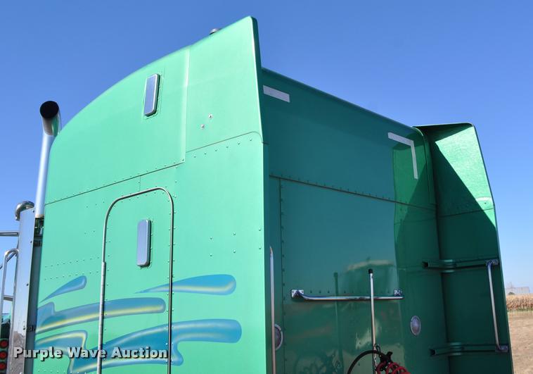 image for item G7499 1999 Peterbilt 379 semi truck