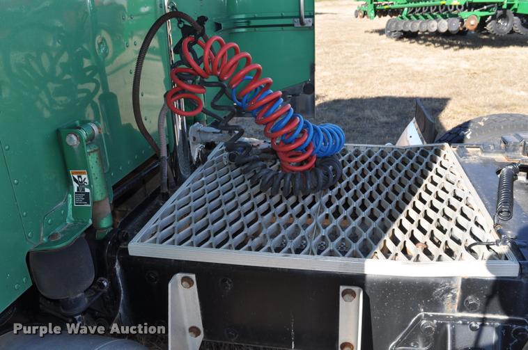 image for item G7499 1999 Peterbilt 379 semi truck