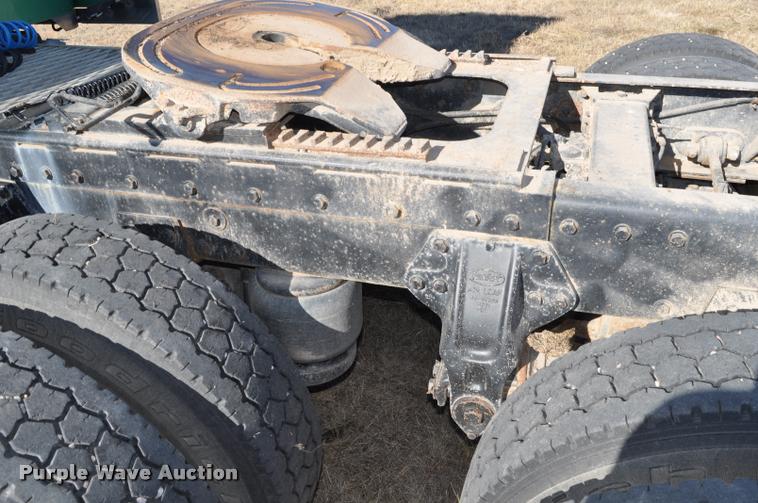 image for item G7499 1999 Peterbilt 379 semi truck