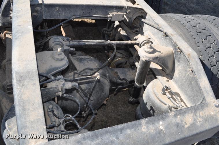 image for item G7499 1999 Peterbilt 379 semi truck