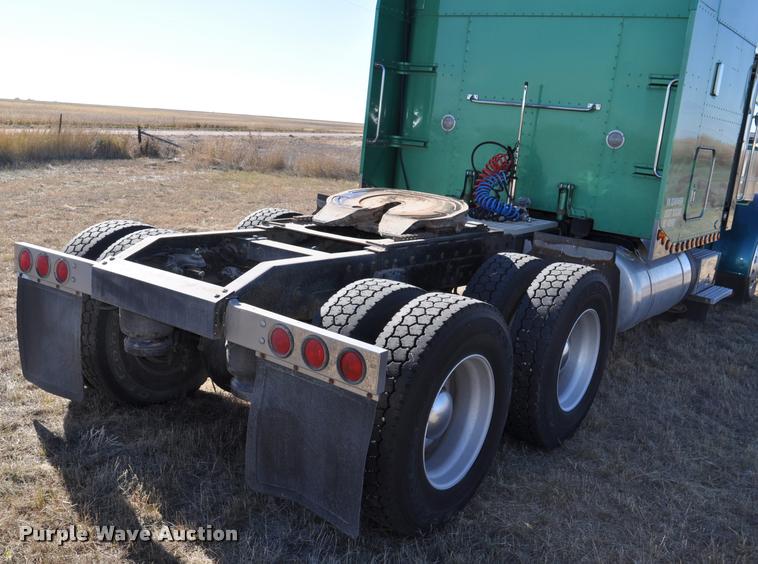 image for item G7499 1999 Peterbilt 379 semi truck