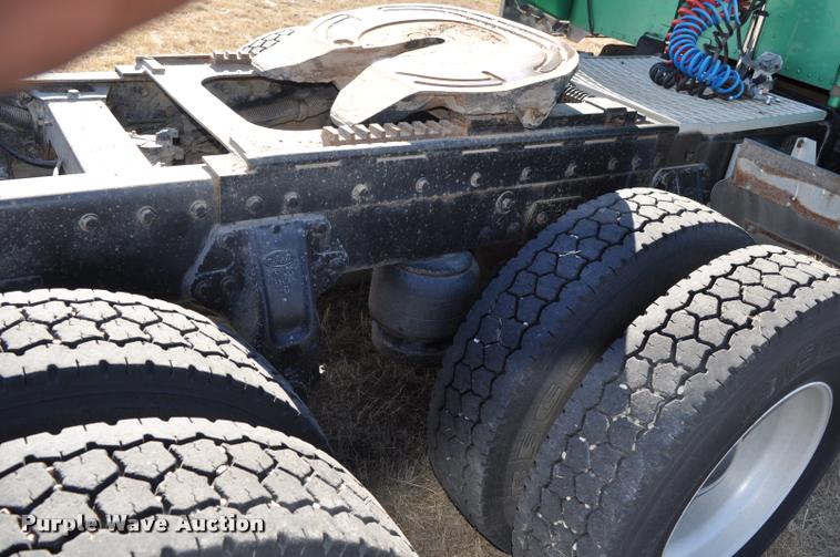 image for item G7499 1999 Peterbilt 379 semi truck