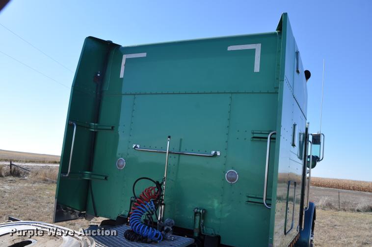 image for item G7499 1999 Peterbilt 379 semi truck