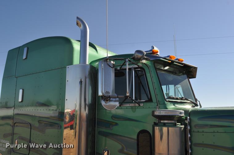 image for item G7499 1999 Peterbilt 379 semi truck