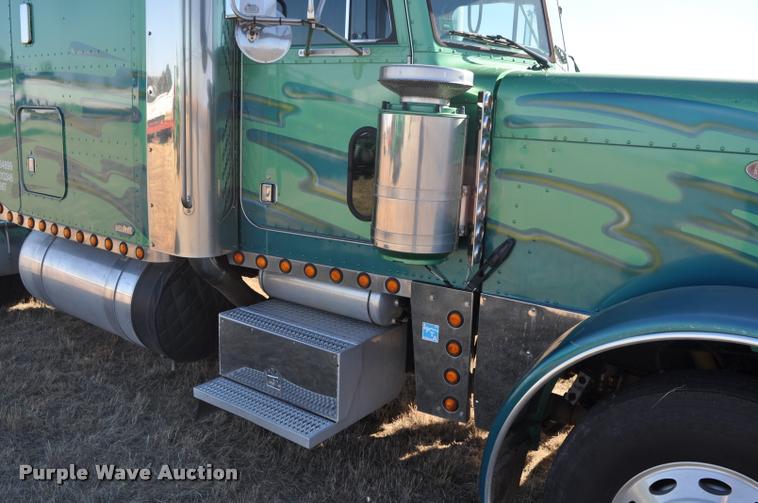 image for item G7499 1999 Peterbilt 379 semi truck