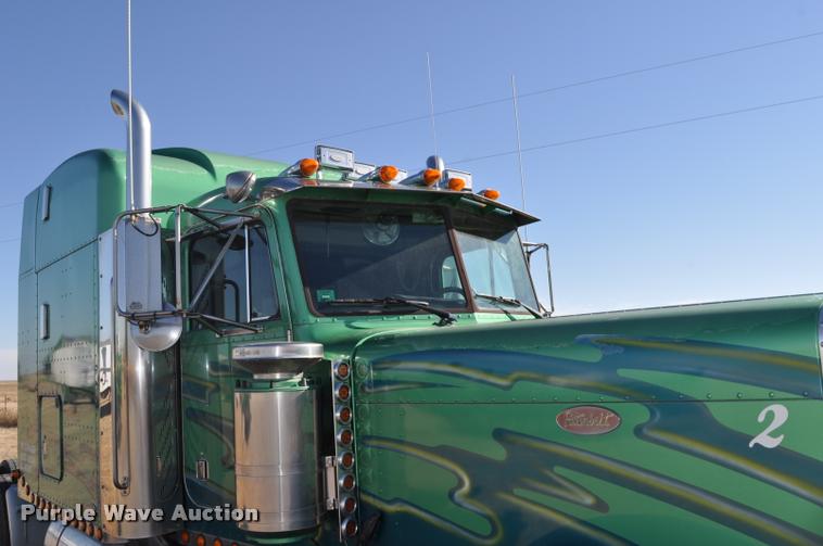 image for item G7499 1999 Peterbilt 379 semi truck