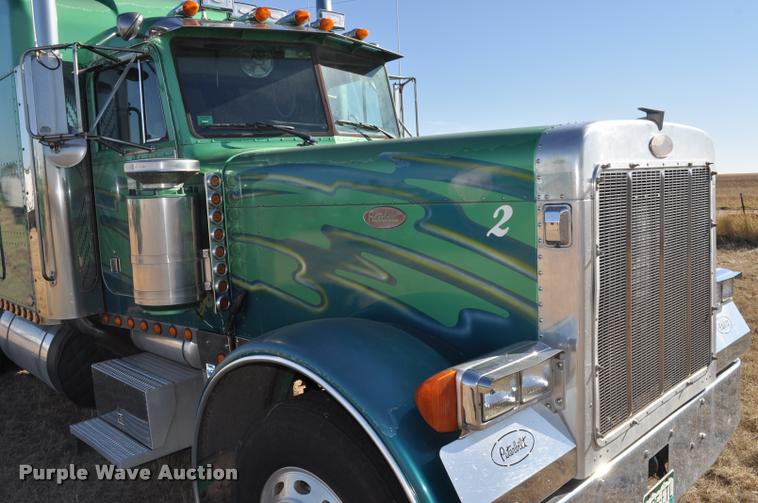 image for item G7499 1999 Peterbilt 379 semi truck