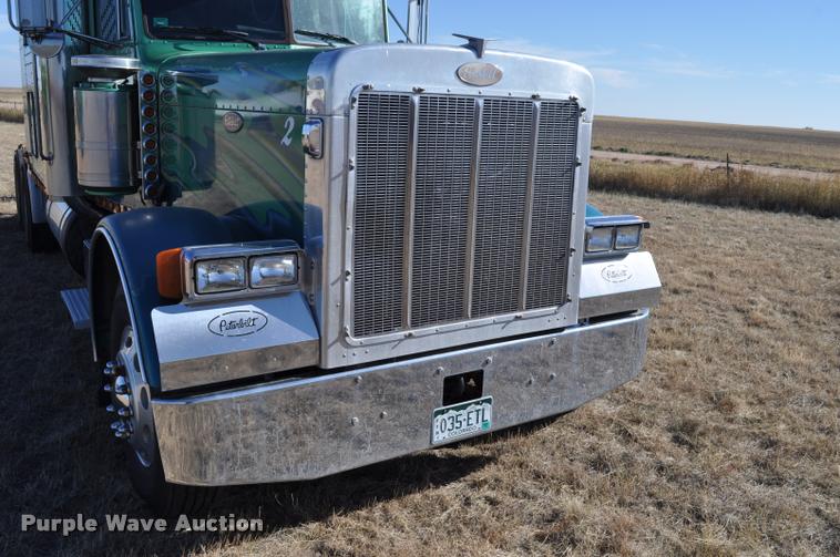 image for item G7499 1999 Peterbilt 379 semi truck
