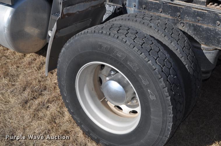 image for item G7499 1999 Peterbilt 379 semi truck