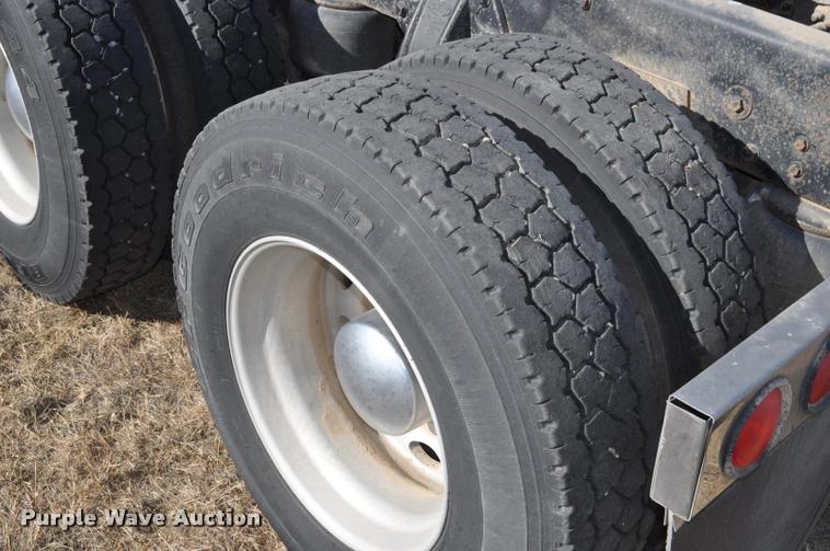 image for item G7499 1999 Peterbilt 379 semi truck