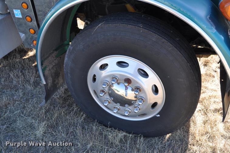 image for item G7499 1999 Peterbilt 379 semi truck