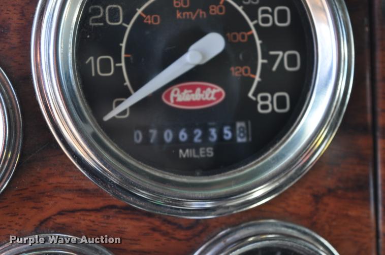 image for item G7499 1999 Peterbilt 379 semi truck