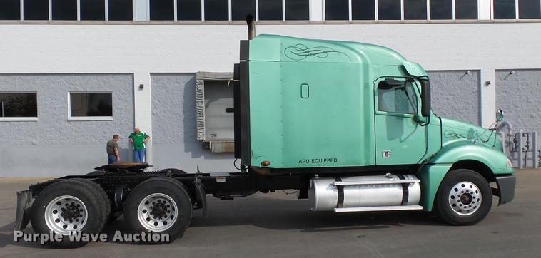 image for item K3430 2013 Freightliner Columbia CL120 glider kit semi truck