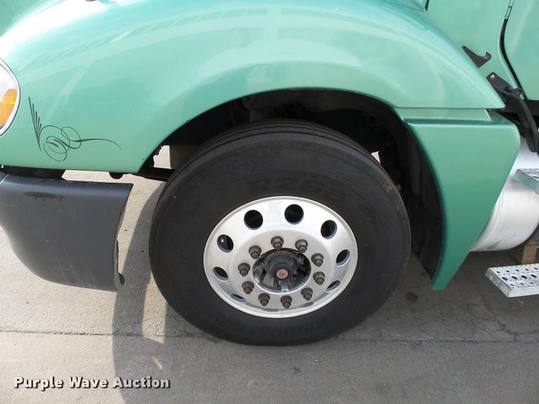 image for item K3430 2013 Freightliner Columbia CL120 glider kit semi truck