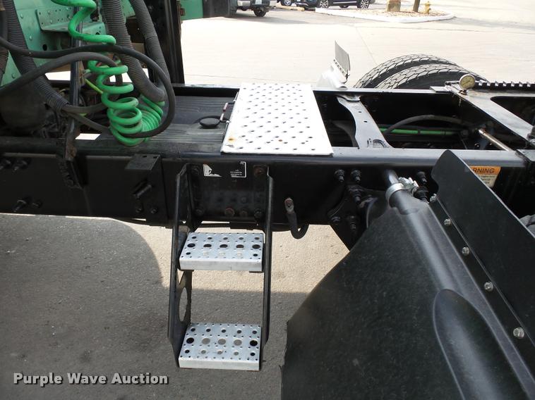 image for item K3430 2013 Freightliner Columbia CL120 glider kit semi truck