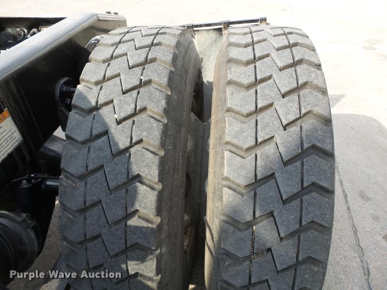 image for item K3430 2013 Freightliner Columbia CL120 glider kit semi truck