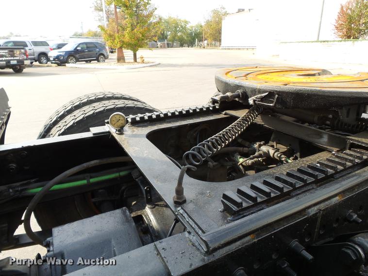 image for item K3430 2013 Freightliner Columbia CL120 glider kit semi truck