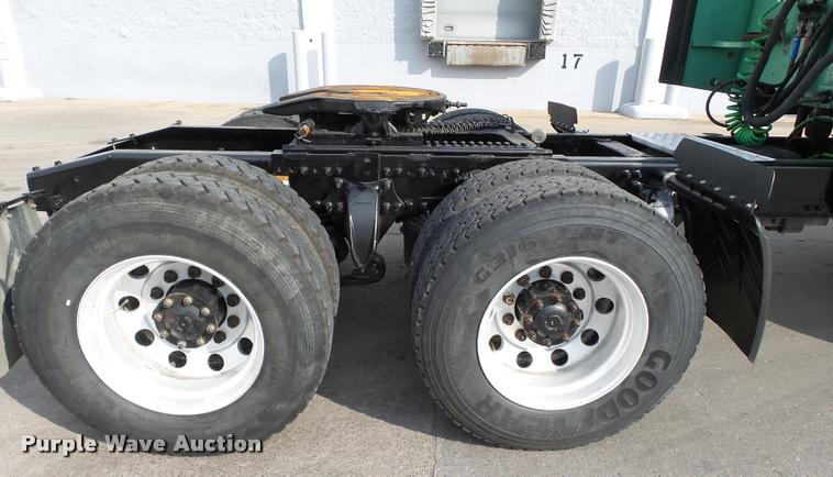 image for item K3430 2013 Freightliner Columbia CL120 glider kit semi truck